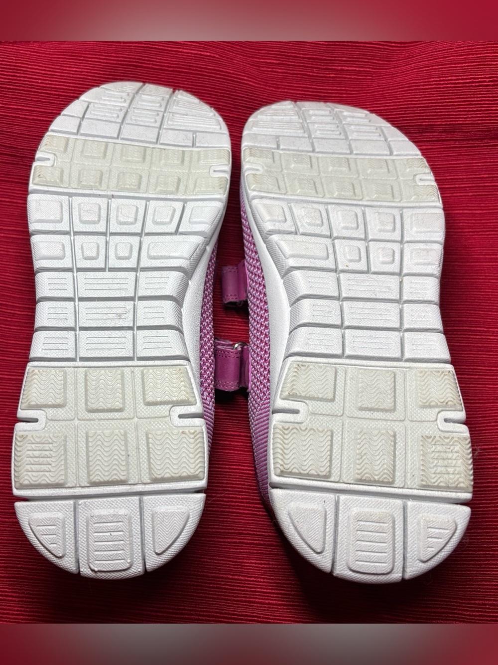 Comfortview sneakers, women’s size 10M, burgundy in color, very good condition. - Picture 4 of 8